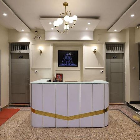 Amrit Hotel Ню Делхи Екстериор снимка