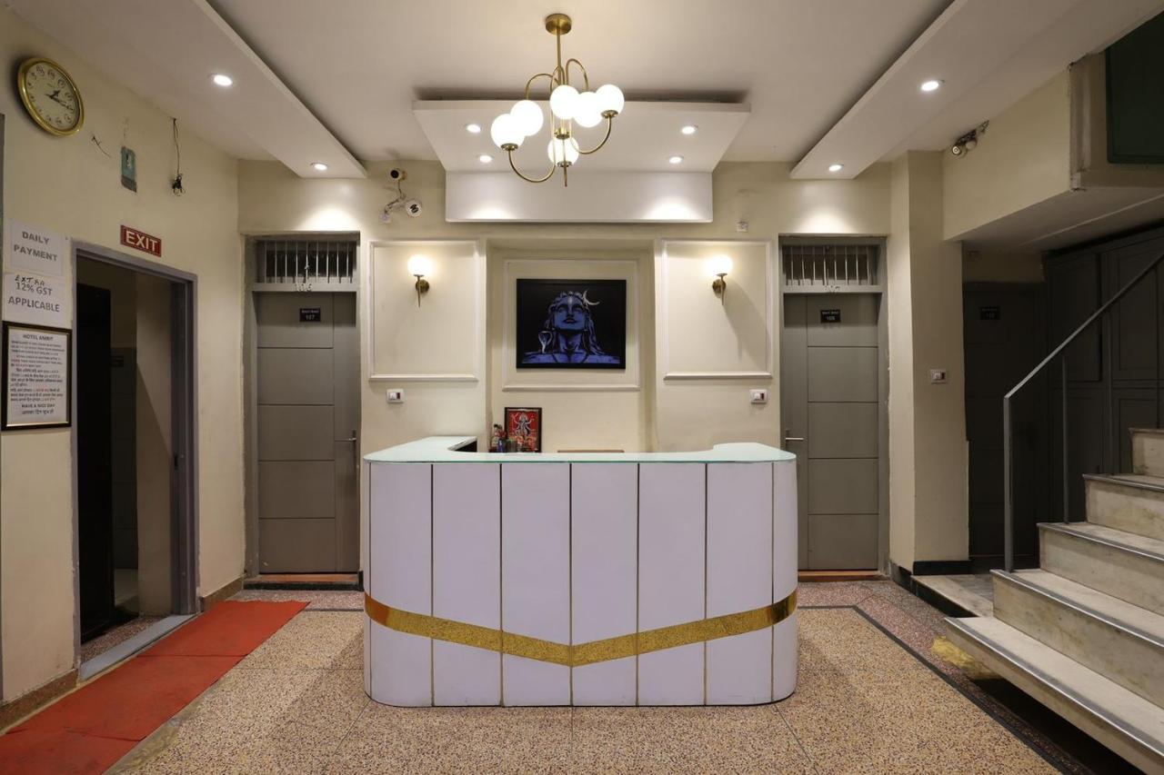 Amrit Hotel Ню Делхи Екстериор снимка