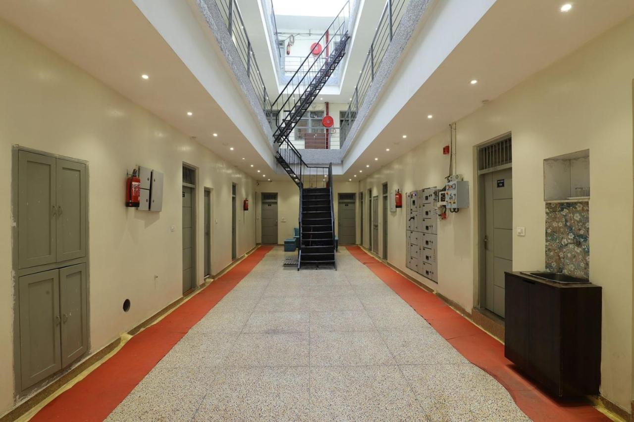 Amrit Hotel Ню Делхи Екстериор снимка