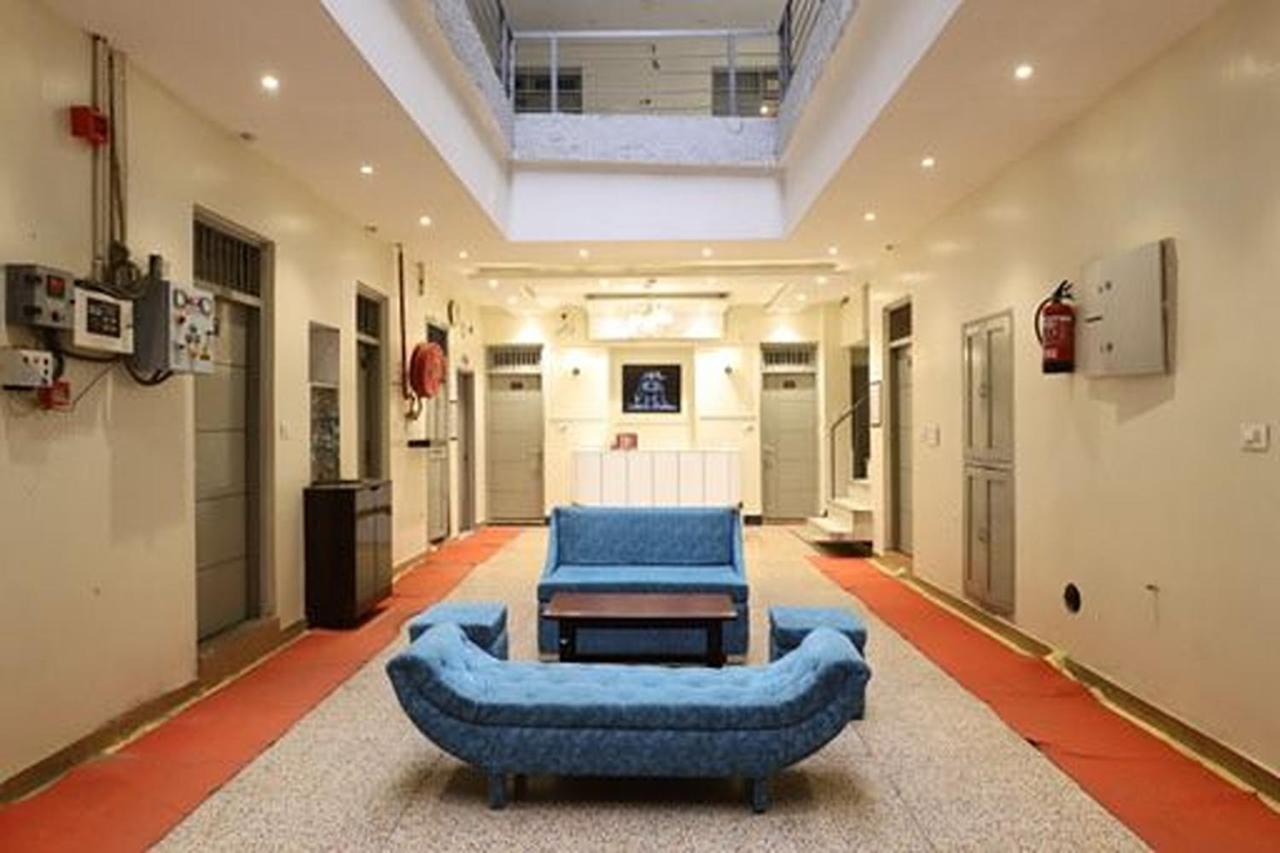 Amrit Hotel Ню Делхи Екстериор снимка