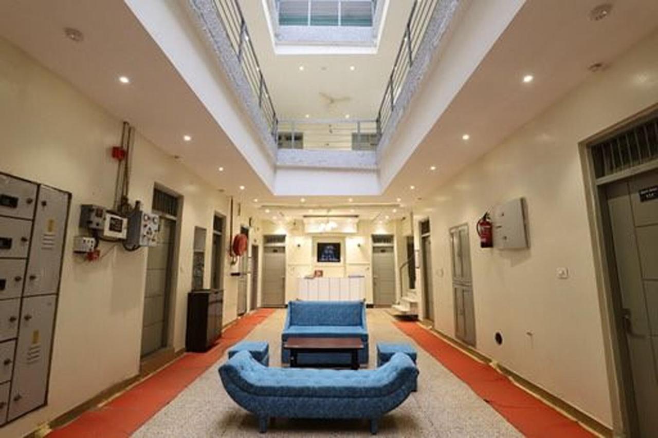 Amrit Hotel Ню Делхи Екстериор снимка