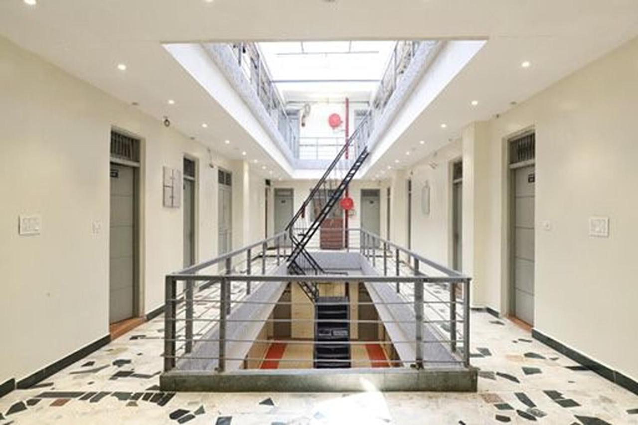 Amrit Hotel Ню Делхи Екстериор снимка
